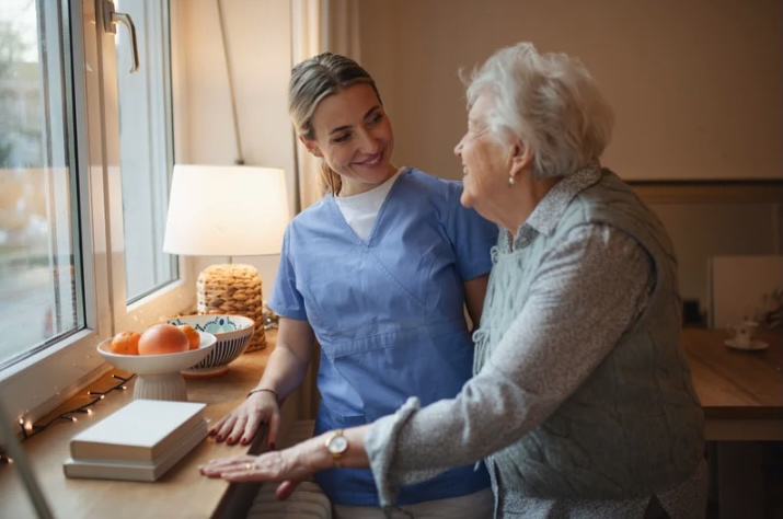 Signs It’s Time For At-Home Care for Someone with Dementia